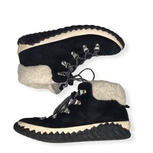 Sorel Out N About Conquest Boots in Black.